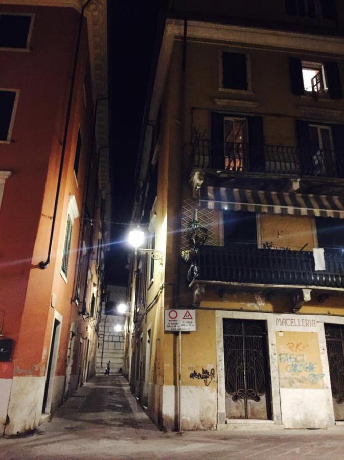 Stupenda Mansarda Centralissima, Finiture Di Lusso Carrara Zewnętrze zdjęcie